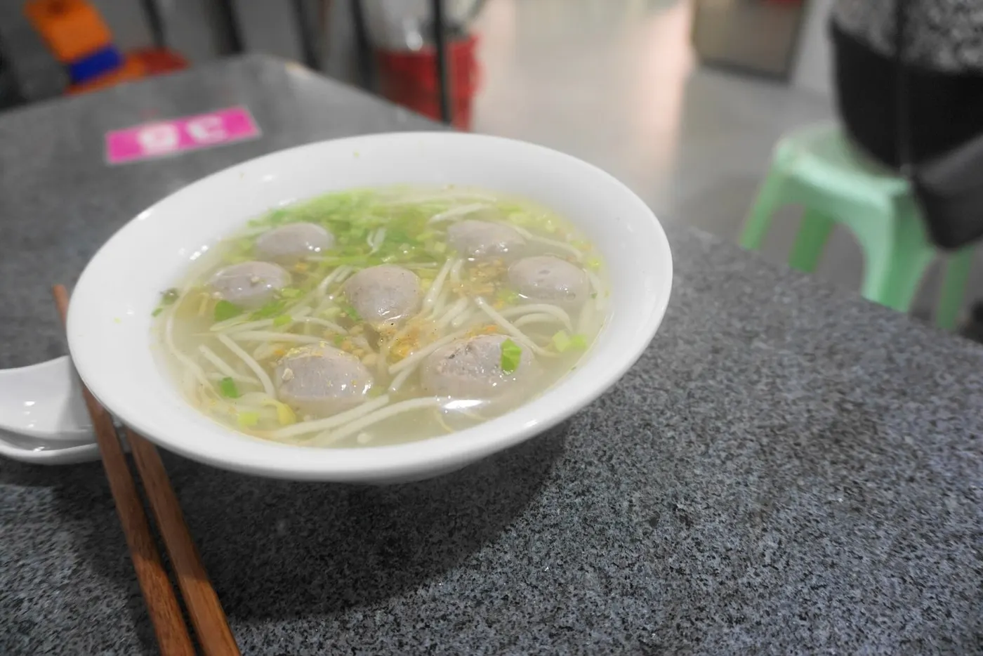 一碗牛肉丸汤,清汤配丸子
