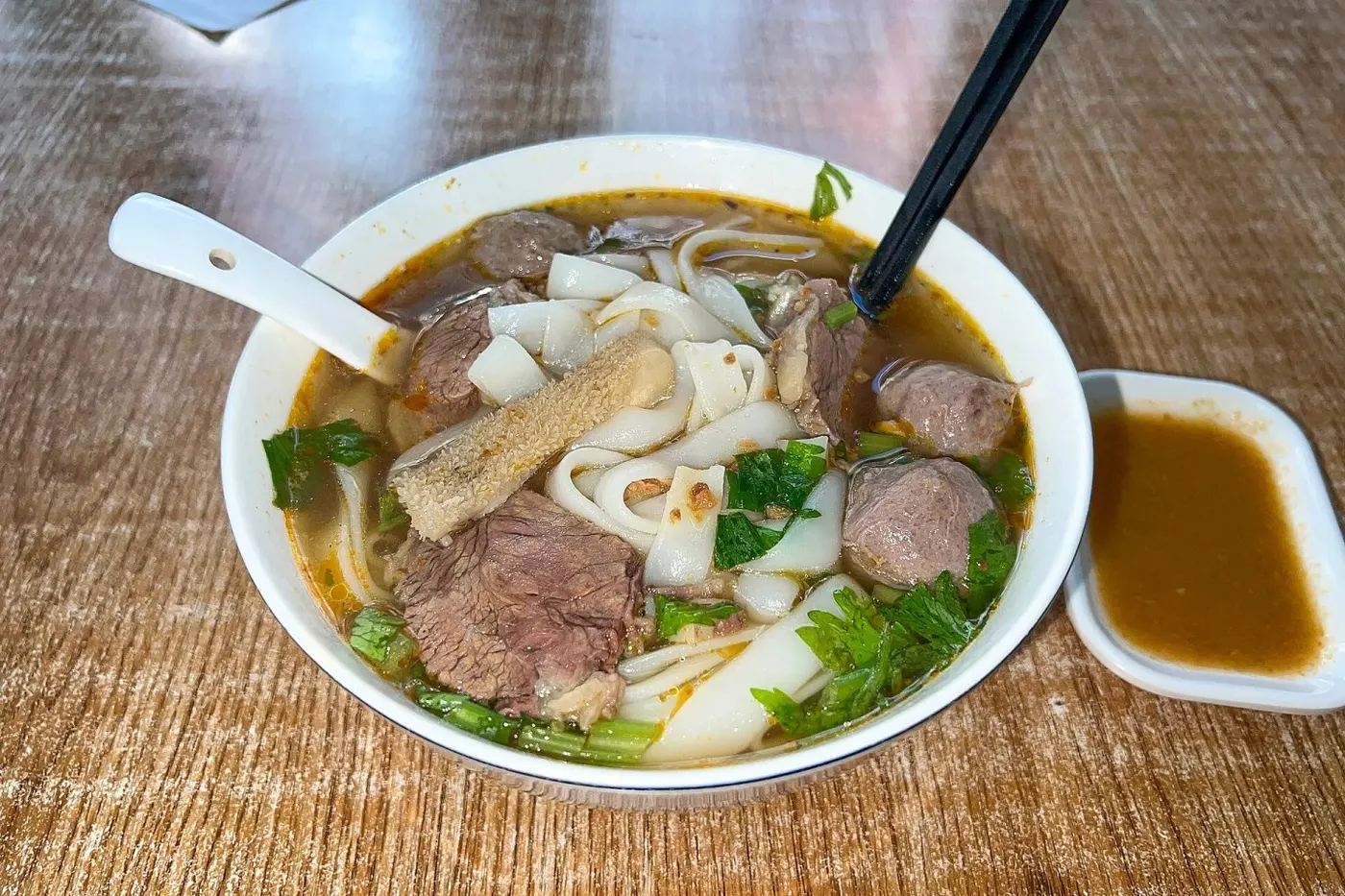 牛肉丸粿条汤