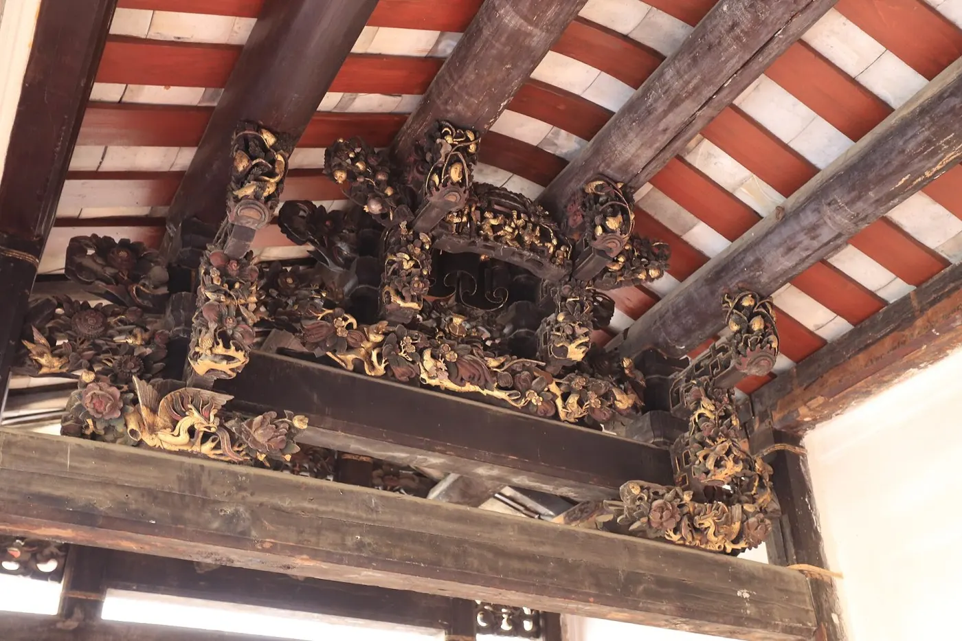 己略黄公祠,祠堂建筑,梁架门窗多施木雕。