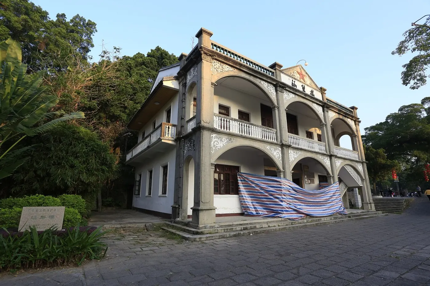 涵碧楼临湖一面