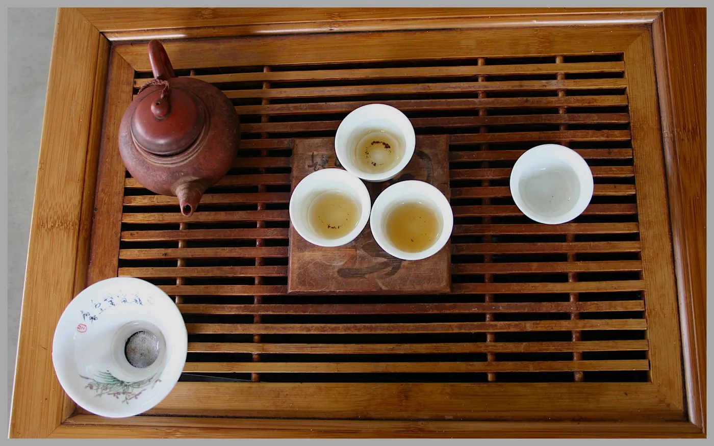 工夫茶具:茶壶、盖碗与三只小杯