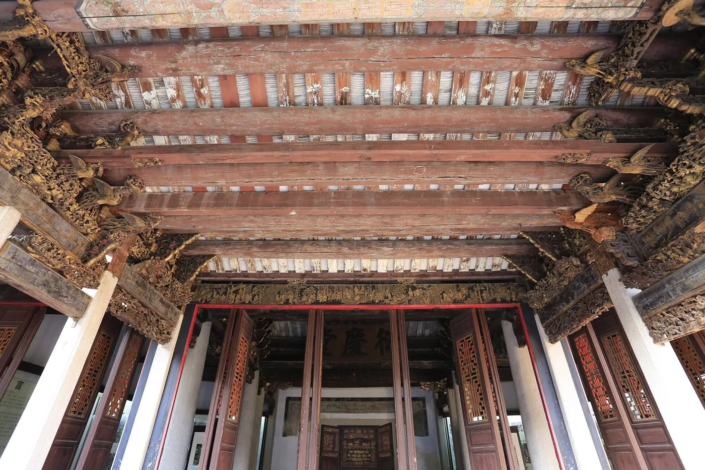 己略黄公祠门额雕饰